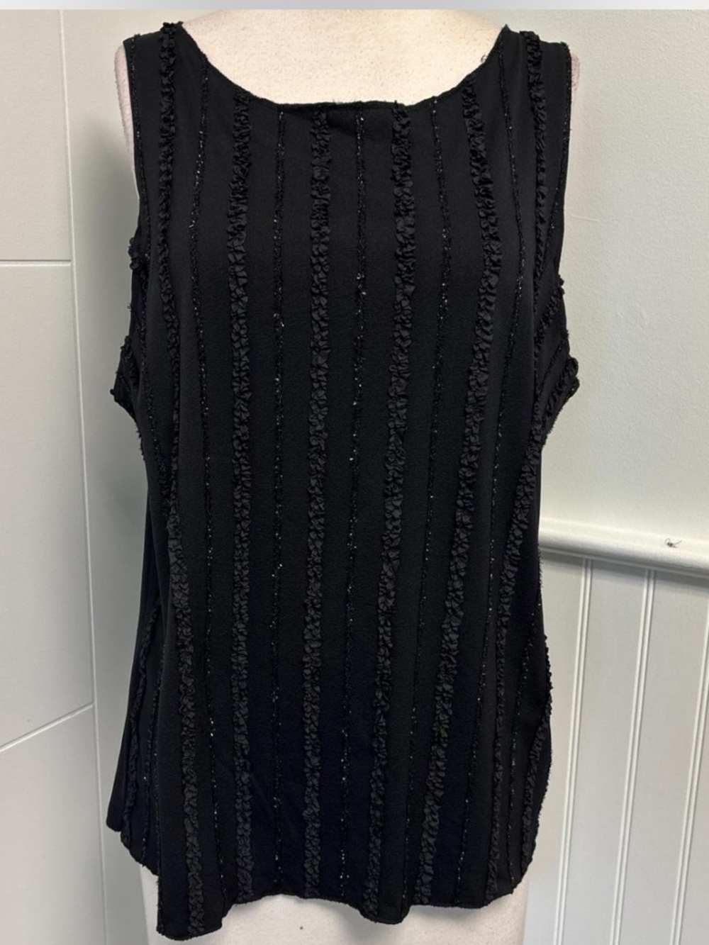 Women's Black Textured Sleeveless Top #198
